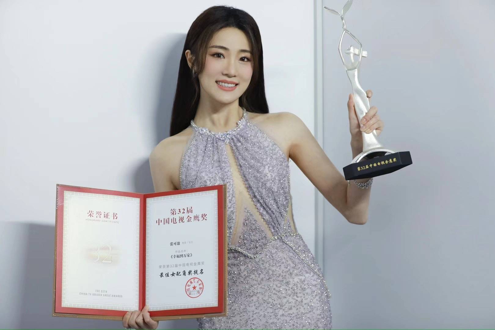 张可盈亮相《让我来唱》挑战摇滚曲风 突破自我燃炸舞台惊艳全场