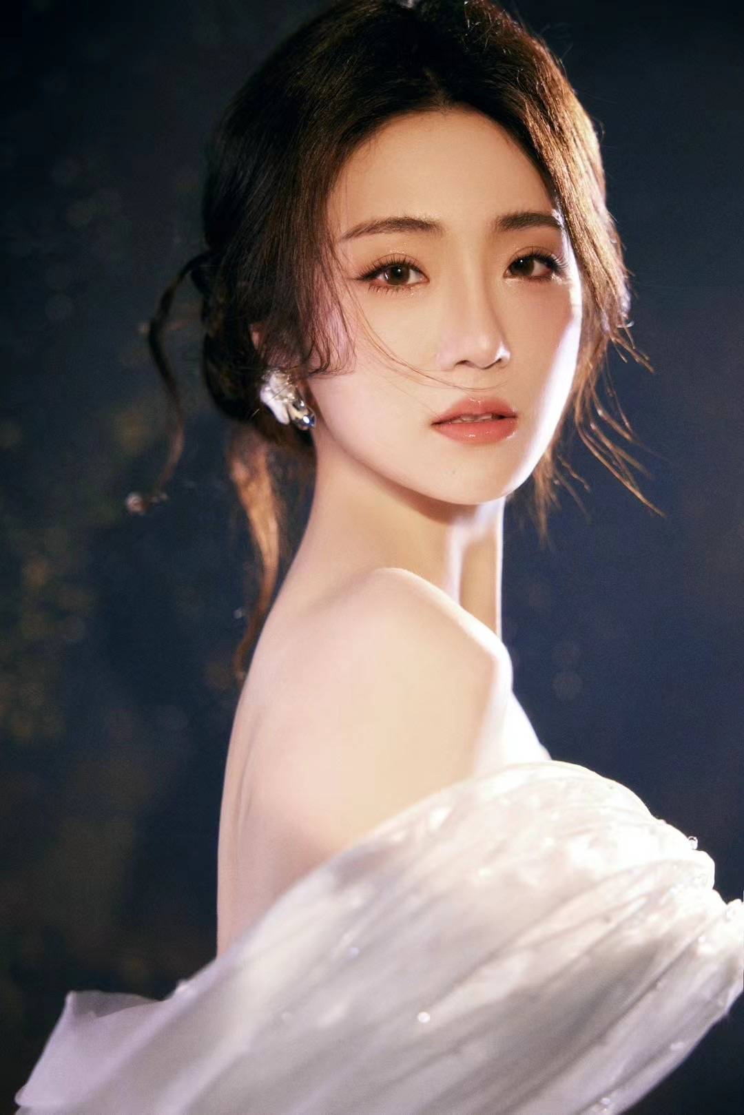 张可盈亮相《让我来唱》挑战摇滚曲风 突破自我燃炸舞台惊艳全场