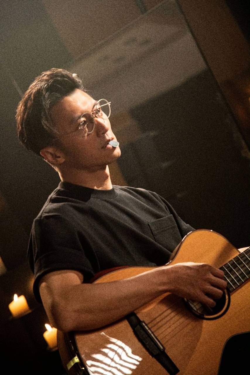 谢霆锋重编版《香水》上线 邀欧阳娜娜合作演绎新经典