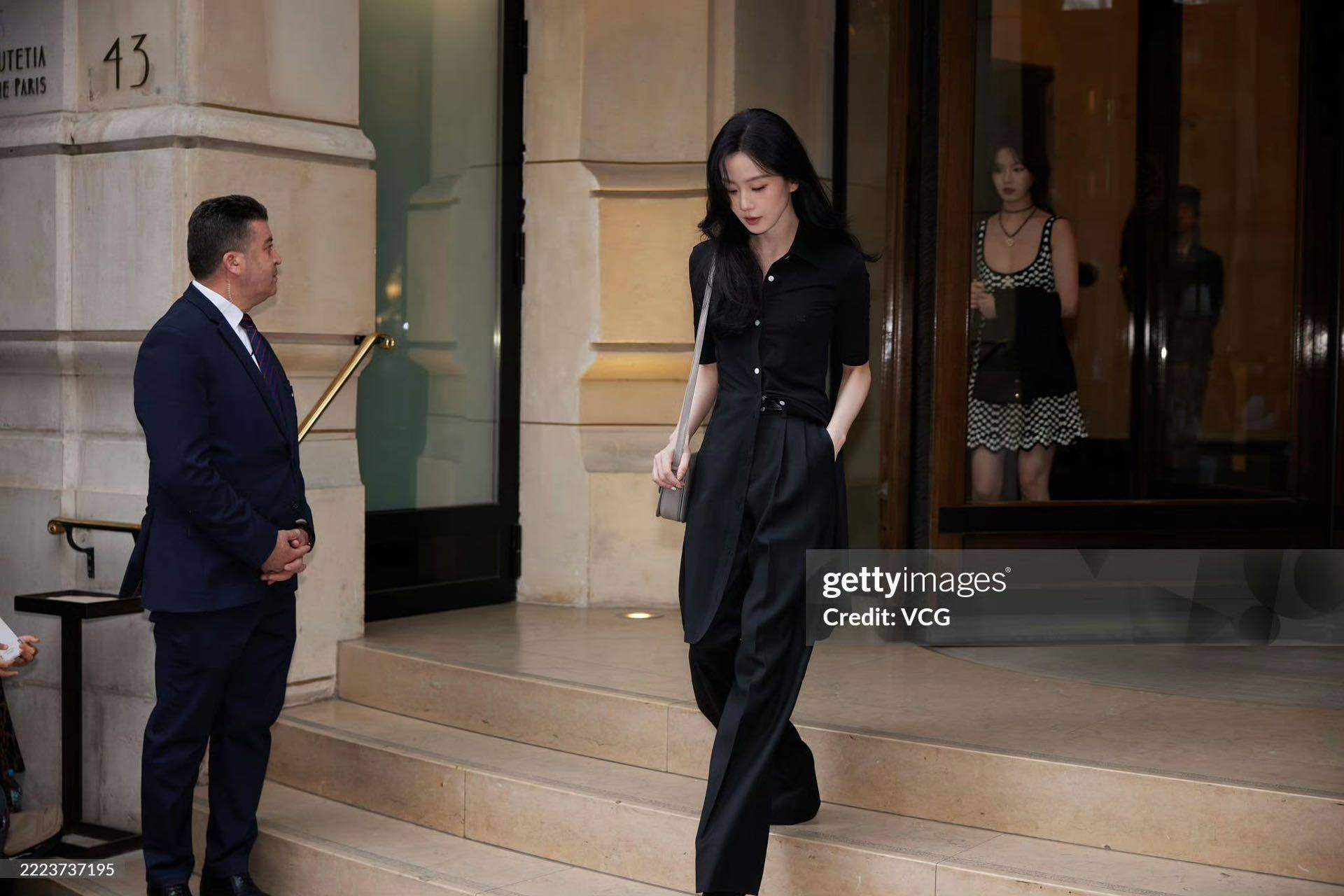 刘诗诗亮相CELINE巴黎时装周，以最高待遇展现东方优雅
