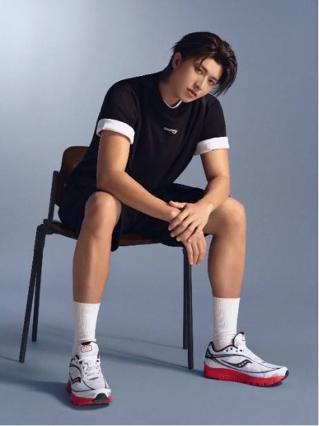 【新闻稿】Saucony索康尼携手品牌代言人蔡徐坤推出 KINVARA 1 系列543.jpg