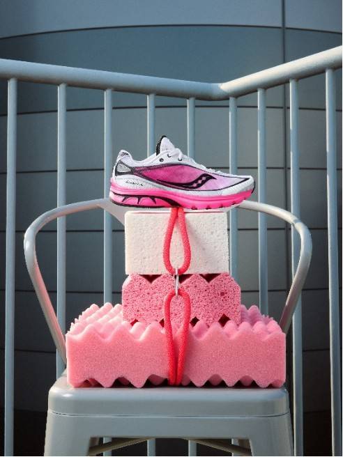 【新闻稿】Saucony索康尼携手品牌代言人蔡徐坤推出 KINVARA 1 系列1304.jpg