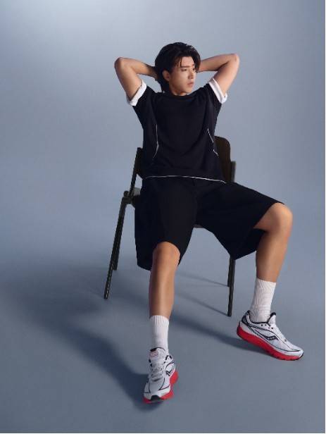 【新闻稿】Saucony索康尼携手品牌代言人蔡徐坤推出 KINVARA 1 系列545.jpg