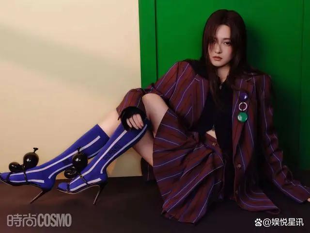 陆婷玉 《时尚COSMO》写真曝光 慵懒时光尽情享受秋日暖阳