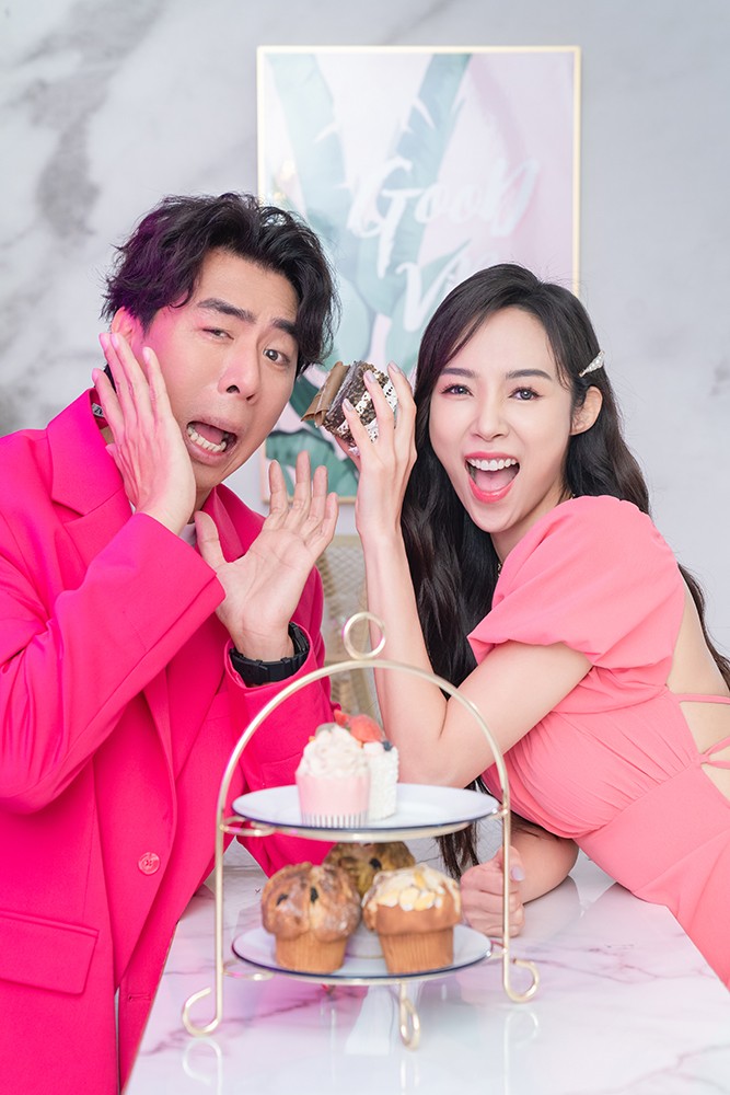 康茵茵与梁赫群拍摄《我的欧巴在哪唷》MV